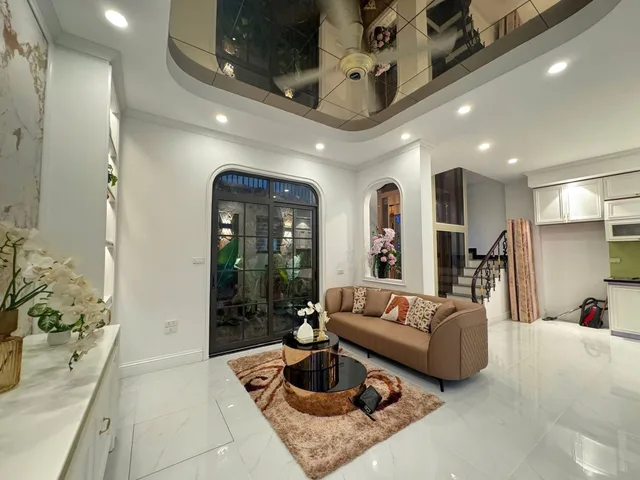Siêu Phẩm Tây Hồ 75m2 5 Tầng Thang Máy | Gần Phố | Khách Sạn 5* Thu Nhỏ