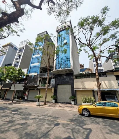 Nhà đẹp mặt phố trục Nguyễn Ngọc Vũ 💥 Vỉa hè rộng ô tô dừng đỗ – 73m2 x 8 tầng thang máy giá đầu tư
