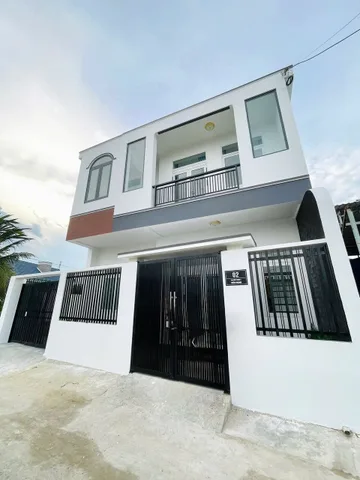 🏡 NHÀ  MỚI DIÊN ĐIỀN - DIÊN KHÁNH - 122m2 Chỉ 2,5 Tỷ

      • Diện tích 122m², có 65m² thổ cư
      • Nhà 1 trệt 1 lầu, vừa sửa mới đẹp như mới 100%
      •  3 phòng ngủ, 3 WC, phòng thờ riêng
      • Sân đậu ô tô bên hông rộng rãi
      • Đường bê 