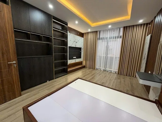 Bán Nhà Trần Duy Hưng. Cầu Giấy. Thang Máy. Lô Góc. Ô Tô. Vỉa Hè. DT 68m2. Giá 31.5 Tỷ.