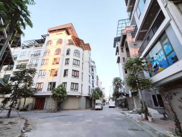 🔥HOA HẬU LONG BIÊN - DÂN XÂY - GARA Ô TÔ - NHÀ CỰC THOÁNG - NỘI THẤT ĐẸP - 4 NGỦ Ở LUÔN