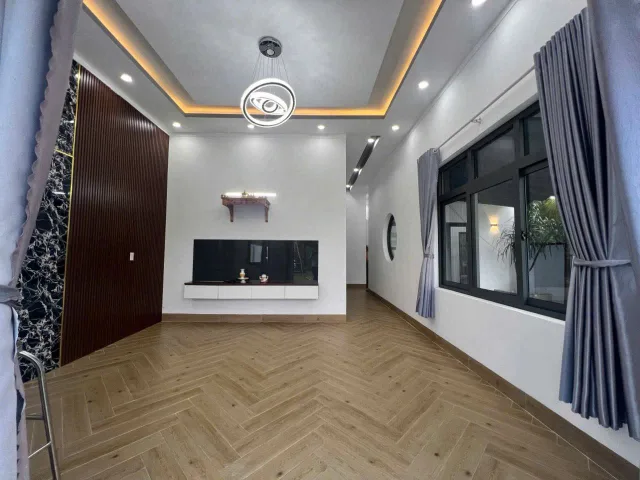 1 căn nhà mới - hiện đại đẹp đẽ tại hẻm  Huỳnh Tấn Phát phường thành nhất ( khánh xuân ) gần Nhà Thờ Chi Lăng