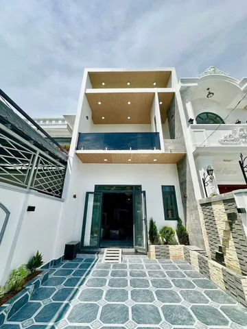 NHÀ CÓ SÂN Ô TÔ 7 Chỗ. Cách Quảng Trường Mỹ Tho Chỉ 5 phút. 4 P.ngủ chưa đến 2,5 tỷ.