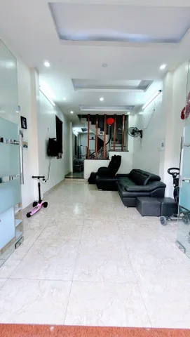 Cho thuê nhà ngõ 553 Giải Phóng, Hoàng Mai 45M*4T(5 ngủ) giá 15 triệu Ở VÀ KD