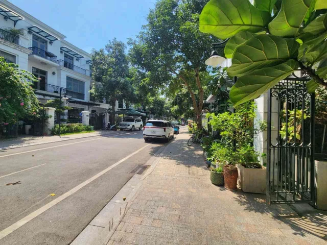 BÁN BIỆT THỰ VINHOMES RIVERSIDE 83M2- ĐẲNG CẤP THƯỢNG LƯU- HƠN 30 TỶ