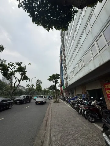 Nhà Mặt Phố Nguyễn Khang. Cầu Giấy. Thang Máy. Lô Góc. Ô Tô. Vỉa Hè. DT 135m2. Giá 70.5 Tỷ.