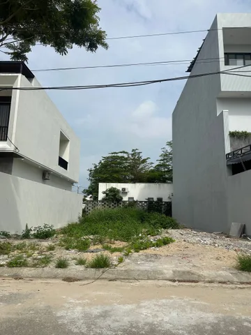 Bán đất biệt thự Trần Sâm, 180m2 gần biển và khách sạn Golden Bay, Nại Hiên Đông, Sơn Trà 15 tỷ