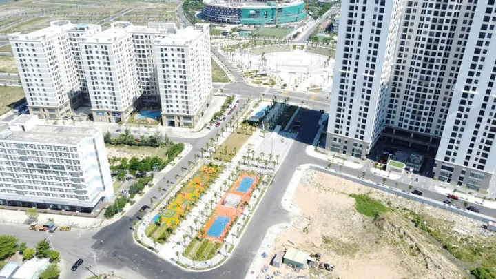 NHÀ 2 TẦNG VIEW KÊNH- GIÁ TỐT NHẤT KHU FPT -145M2 NGANG 6M-7.9 TỶ