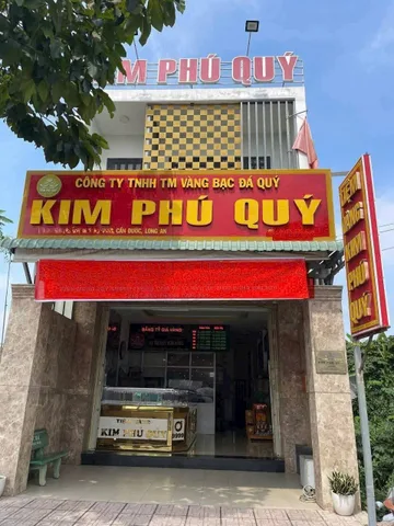 Bán nhà mặt tiền gần Chợ Mới xã Long Cang dt 100m2 full thổ 1 lầu ,3pn , 3wc giá chốt 3,9 tỷ