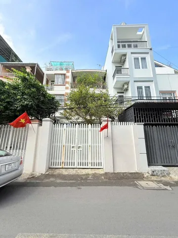 Bán nhà Vị trí đẹp, mặt tiền đường Tản Viên, khu dân cư hiện hữu, an ninh – thuận tiện ở kết hợp kinh doanh.💰 Giá bán: 12 tỷ 500 triệu.
🔹 Nhà 3 tầng kiên cố: