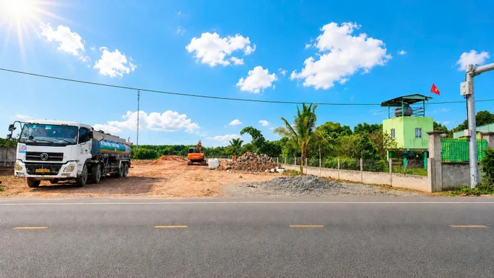 Bán đất lô mặt tiền đường Hương Lộ 15 cách chợ đêm Tân Uyên chỉ 5p