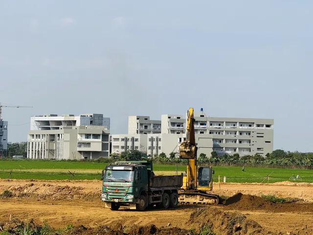 LÔ GÓC CỰC ĐẸP 571M2 ĐỐI DIỆN CỔNG SỐ 3 ĐHQG GIÁP XANH VIIAS GẦN GA METRO VỊ TRÍ ĐẮC ĐỊA  GIÁ TỐT