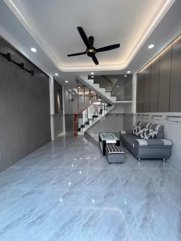 Hẻm xe hơi - gần chợ Hiệp Thành. Nhà 4x11m Đường Lê Văn Khương, có 2PN 2WC, ban công, sân phơi. Giá 1,82 tỷ (TL)