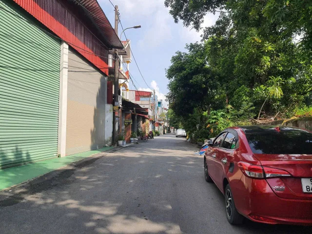 Bán đất tặng nhà xưởng khu khắc niệm đường ô tô tránh nhau. Diện tích 174m mặt tiền 11.76m hướng đông bắc. Phường hạp lĩnh tỉnh bắc ninh