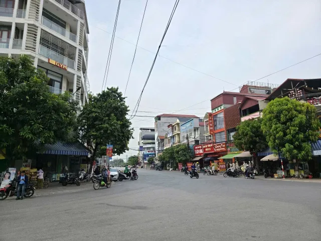 Bán đất giãn dân làn 2 chợ đa cấu nam sơn. Kinh doanh tốt. Diện tích 83m mặt tiền 7m hướng tây bắc. Phường nam sơn tỉnh bắc ninh