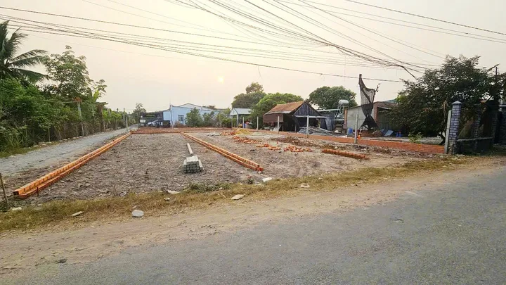 Đất thổ cư MT nhựa, 1 sẹc QL22, thuận tiện kinh doanh, SHR, Giá 995 Triệu.