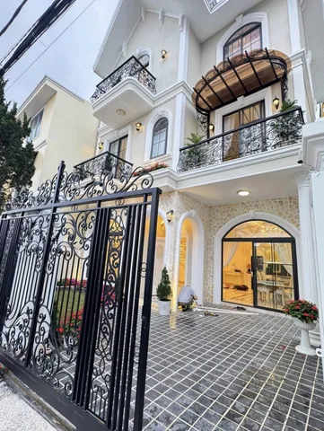 Bán Villa mặt tiền Ngô Thì Nhậm Đà Lạt 12,8 tỷ Đã hoàn công