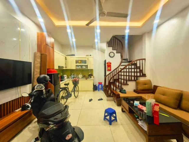 ✅ Bán Nhà Pháo Đài Láng, Gần ĐH Ngoại Thương, DT 35m2, 5 Tầng, MT 6m, Giá 9.x Tỷ