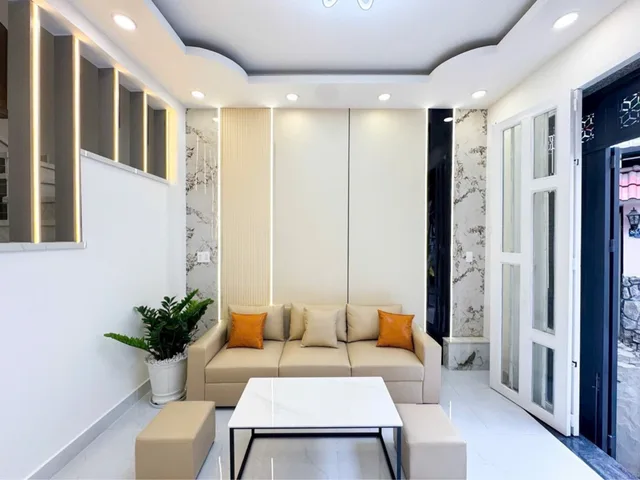 Nhà mới vào ở ngay; cạnh ĐH Marketing cách Q4 chỉ 700m; cách HXH 8m