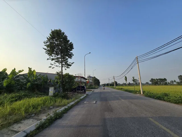 Bán đất giãn dân chè dọc 2. trục chính đi liên xã liên tỉnh. kinh doanh tốt. Diện tích 82.5m mặt tiền 5.5m hướng đông nam. Xã liên bão tỉnh bắc ninh