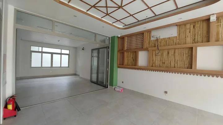 🔥 CHO THUÊ NHÀ MỚI ĐẸP MẶT TIỀN PHƯỜNG 8 – 200M² – THANG MÁY – SÂN VƯỜN RỘNG – 20 TRIỆU/THÁNG 🔥