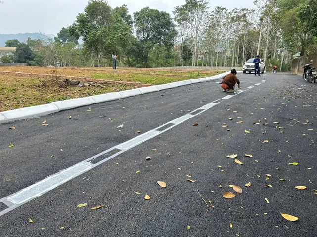 đất chợ bãi nai 150m2 chỉ hơn 300 triệu, cách KCN Mông Hóa hơn 200 ha chỉ 5 phút di chuyển, cách QL6 300m