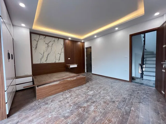 Bán Nhà Thang Máy Đường Cầu Giấy Ở Luôn, 38m, 7 Tầng, MT4,6m, 4PN, Chỉ 12,7 Tỷ