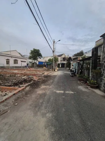 Đất tiềm năng chưa đến 3 tỷ tại Đường Thanh Niên! Đối diện Vin Hóc Môn. Xây dựng kinh doanh buôn bán ngay và luôn!