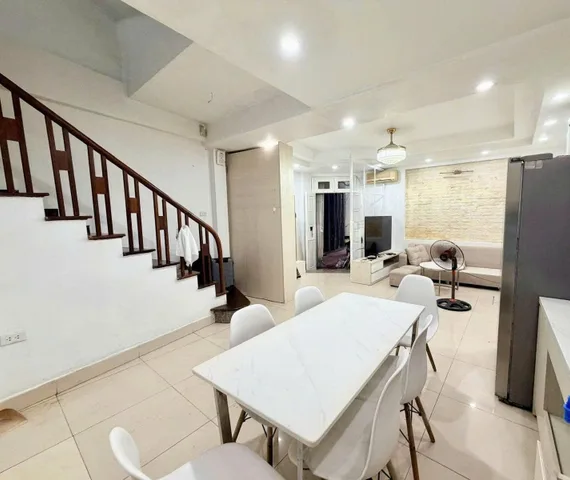Cho thuê nhà THUỴ KHUÊ, Tây Hồ. 13 triệu/tháng. Phù hợp ở hộ gia đình, nhóm ít người