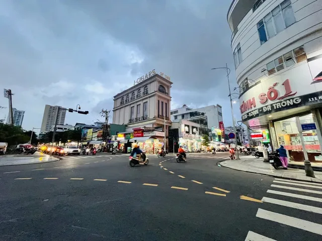 BÁN NHÀ 4 TẦNG MT HÙNG VƯƠNG- NGAY CHỢ CỒN- SIÊU THỊ BIG C- TRỤC LÂU ĐỜI KINH DOANH TẠI ĐÀ NẴNG