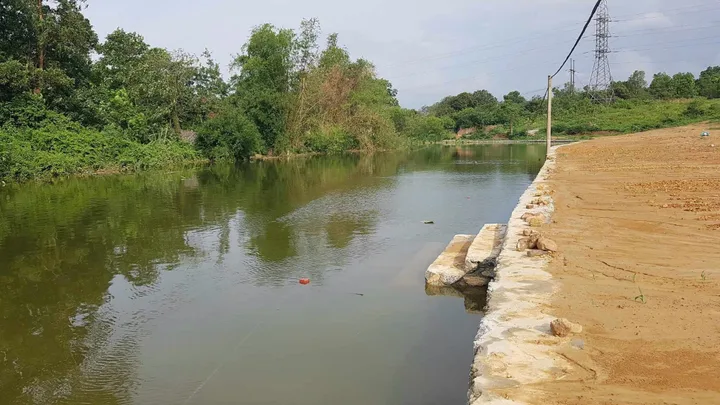 Lô đất bên hồ đường xá thuận tiện khí hậu trong lành...
