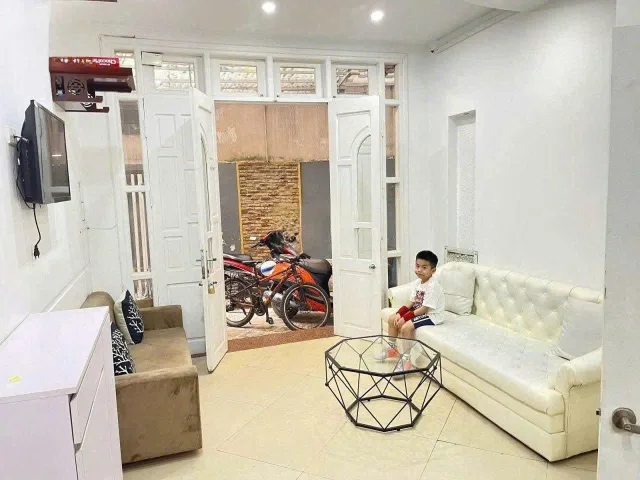 Cho thuê nhà ngõ 41 Thái Hà 35M² 5 Tầng 4 Ngủ - Nội Thất CB - Giá Thuê 17tr