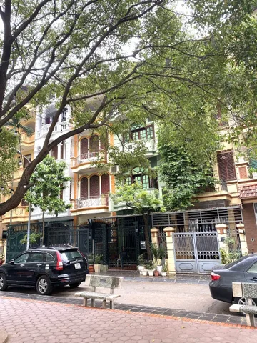CHO THUÊ NHÀ NGUYÊN CĂN KĐT ĐỊNH CÔNG. 83M2 - 4 TẦNG. GIÁ 25TR/ 1 THÁNG.