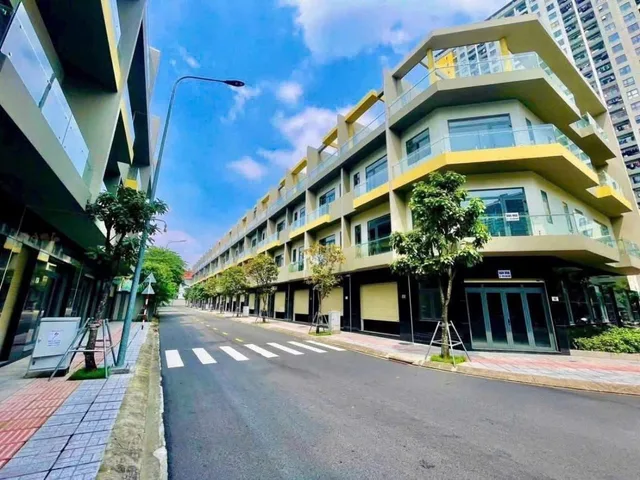 Nhà phố 1 trệt 2 lầu sân thượng tại bình dương