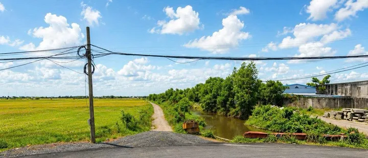 Bán đất ngay kênh nước , khu nghỉ dưỡng 3 sao