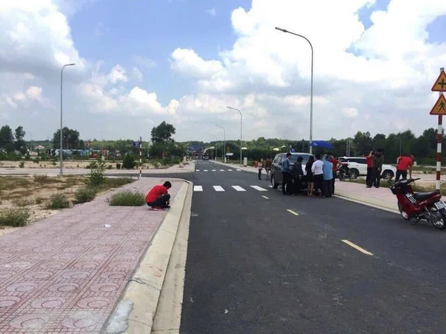 Đất gần KCN và các tuyến đường trọng điểm_Đường xe hơi tránh nhau cực mượt_150m2 thổ cư_Chưa đến 2 tỏi (thương lượng mạnh)