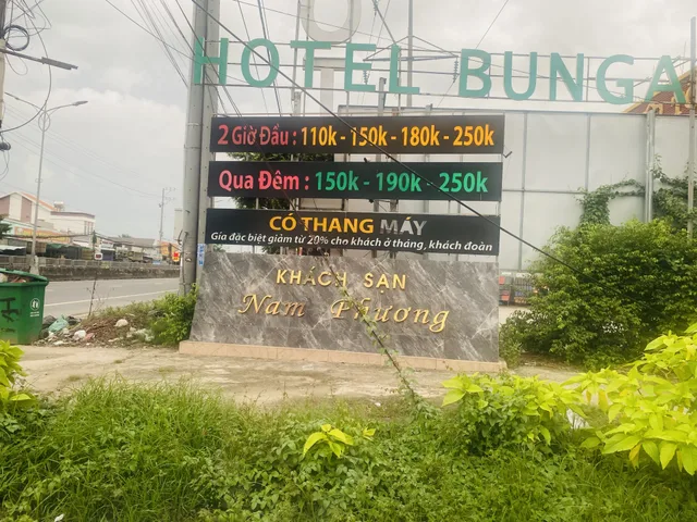 Bán Khách sạn Nam Phương - Tiền Giang, Mặt tiền Quốc Lộ 1A, ngay cổng khu công nghiệp Tân Hương