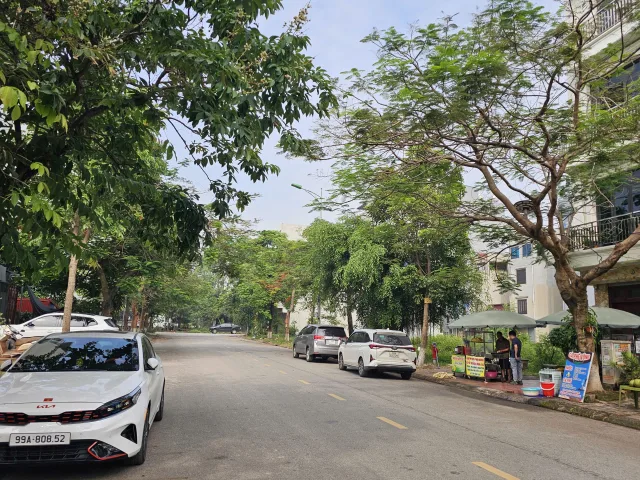 Bán đất mặt đường nguyễn quyền khả lễ 1. Ngay cạnh ngã 4 phạm ngũ lão & lê lai. Diện tích 102.6m mặt tiền 4.5m hướng đông nam. Phường võ cường tỉnh bắc ninh