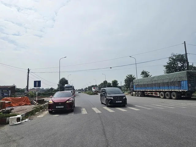 Bán nhà 2 tầng lô góc mặt đường lý quốc sư & bình than khu đồng quán khả lễ. Diện tích 86m mặt tiền 6m hướng tây bắc & tây nam. Phường võ cường tỉnh bắc ninh