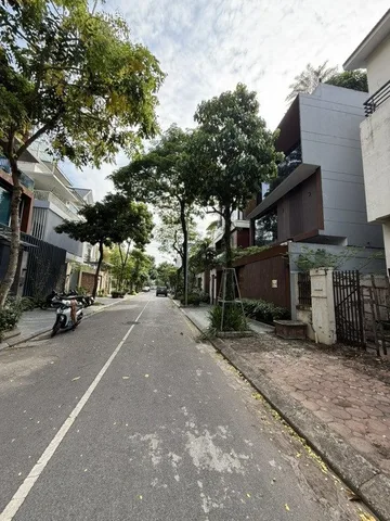 BÁN BIỆT THỰ VIỆT HƯNG 200M2- 3 TẦNG THÔ- MẶT TIỀN 10M- 75 TỶ