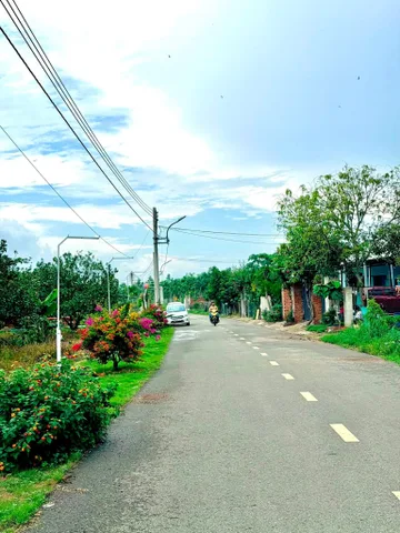 Chủ gửi bán đất vuờn, diện tích 250m2 sẵn 100 tc. Gần chợ, trường, gần khu công nghiệp