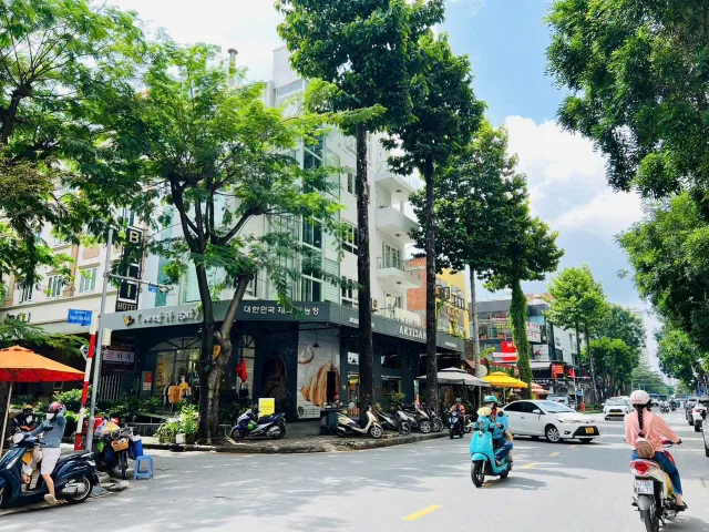 BDS HVL CHO THUÊ NHÀ PHỐ GÓC 2 MẶT TIỀN – NIGHT TOWN | Phú Mỹ Hưng.
