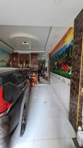 Cần bán nhà đường chiến lược xe hơi đậu trong nhà