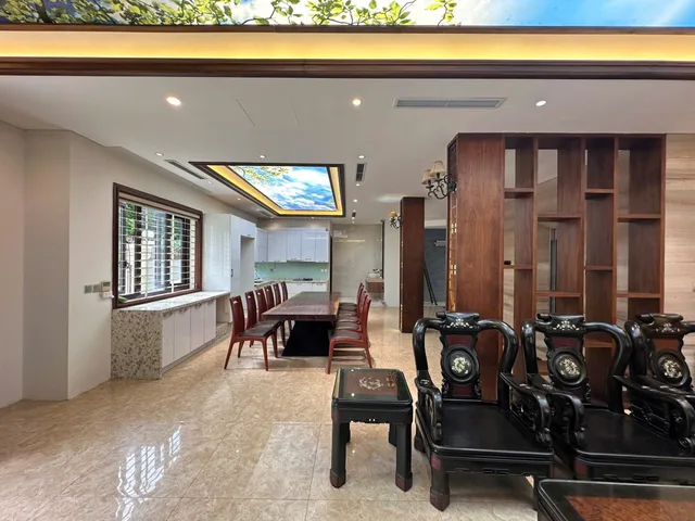 Cho thuê BT LÔ GÓC Hoàng Quốc Việt, Cầu Giấy 220M x 4T (XD 120M) giá 65 triệu