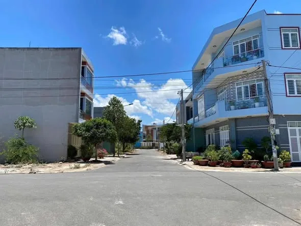 Chính chủ cần bán nhanh đất 163m² có 80m² thổ cư, mặt tiền 6.63m giá 2.8 tỷ Phường Tam Long
