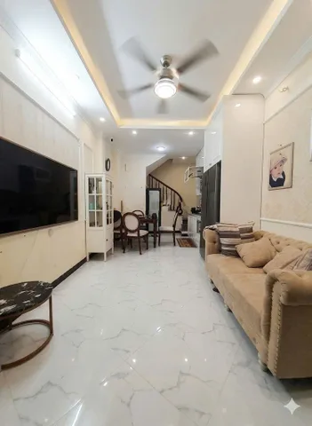 Cho thuê nhà ngõ phố chợ Khâm Thiên , Đống Đa 33M x 4T (3 ngủ) giá 12 triệu