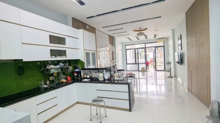 🔥 TỌA ĐỘ VÀNG SÁT BIỂN: HẺM Ô TÔ THÔNG 5M BÌNH GIÃ VŨNG TÀU – 123M² DIỆN TÍCH LỚN – NHÀ 3 TẦNG MỚI ĐẸP 7PN SẴN ĐIỆN MẶT TRỜI – CÁCH BIỂN BÃI SAU 700M – GIÁ 10.5 TỶ 🔥