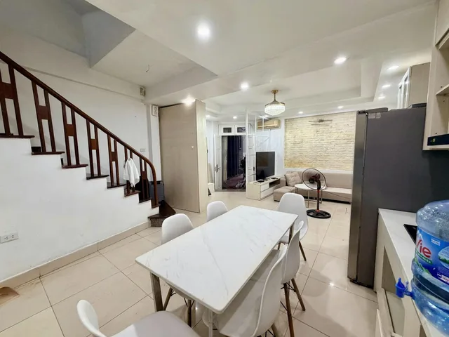 Cho thuê nhà nguyên căn ngõ 530 Thuỵ Khuê - Tây Hồ
- nhà 4 tầng 45m2 -13tr/1tháng