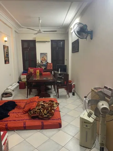 Cho thuê nhà Ngõ Văn Chương, Đống Đa, Hà Nội
Diện tích ; 32 m² x 4 tầng 
Thiết kế 3pn 3vs -12tr/1tháng