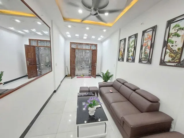 Bán nhà ngõ 236 Đại Từ, dt 40mx4t thoáng sáng ngõ rộng, nhà đẹp ở luôn giá 9.35 tỷ